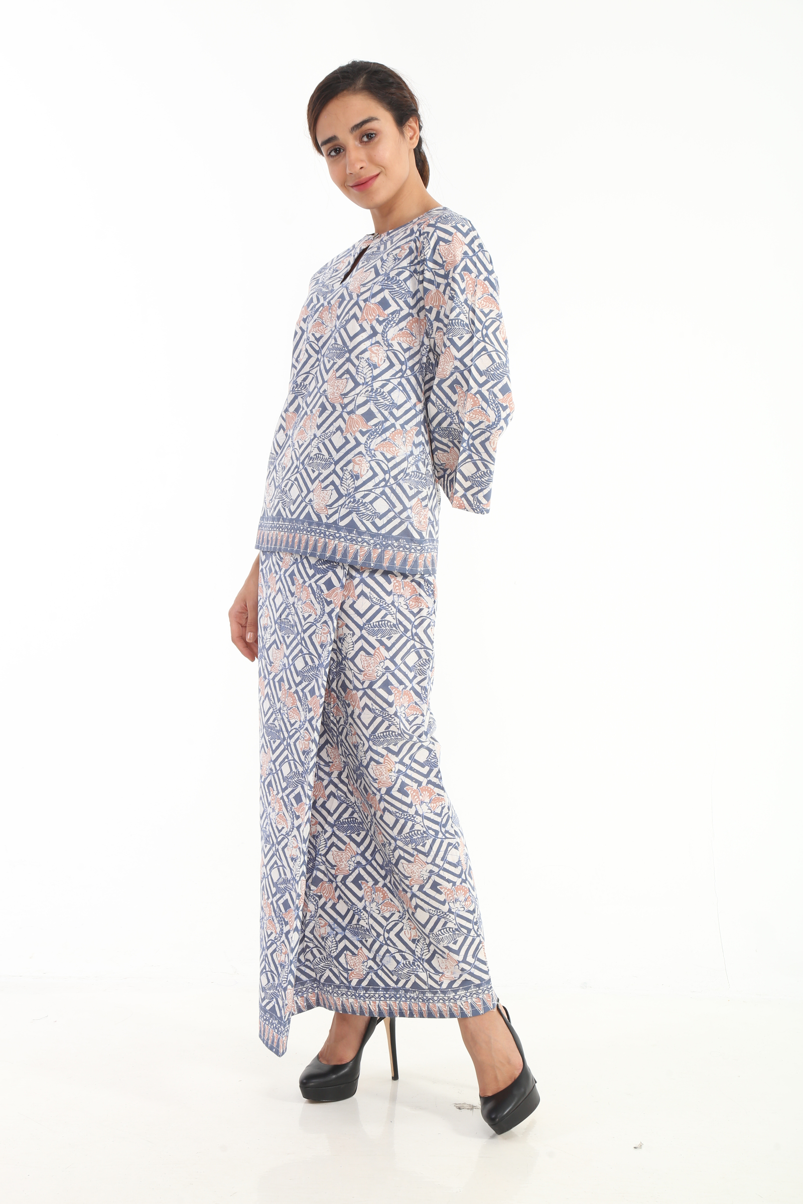 Kurung Kedah Batik  Pastel  Indigo Cirebon  AA4245BTK 