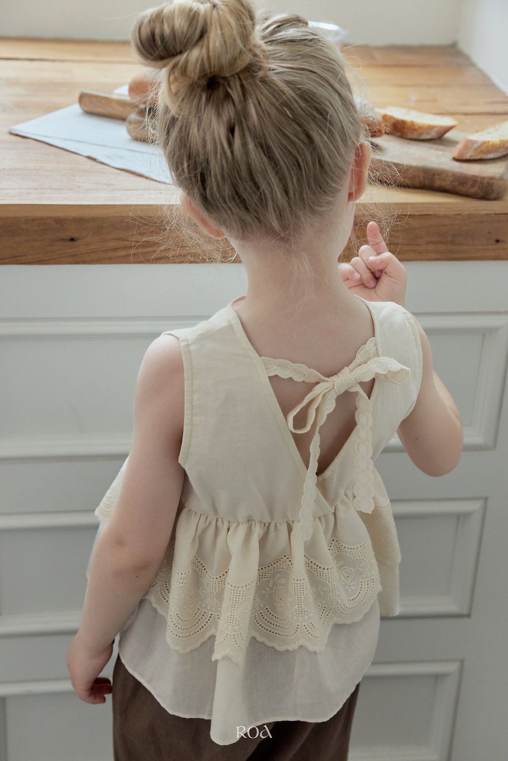 26 (16)