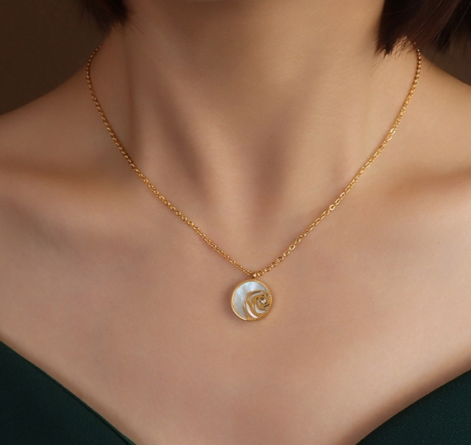 White Rosa Necklace – Weis Minimalist