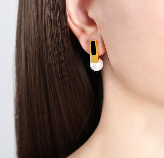 dark pearl earring