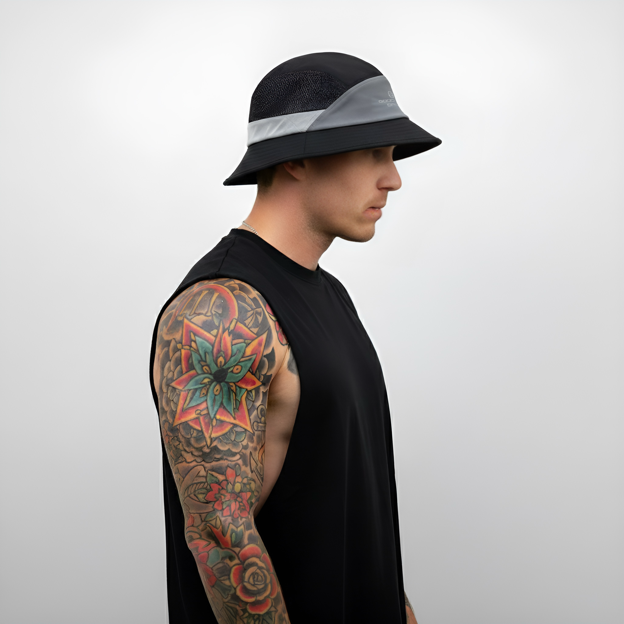 HAGW_Good old days_bucket hat_model side