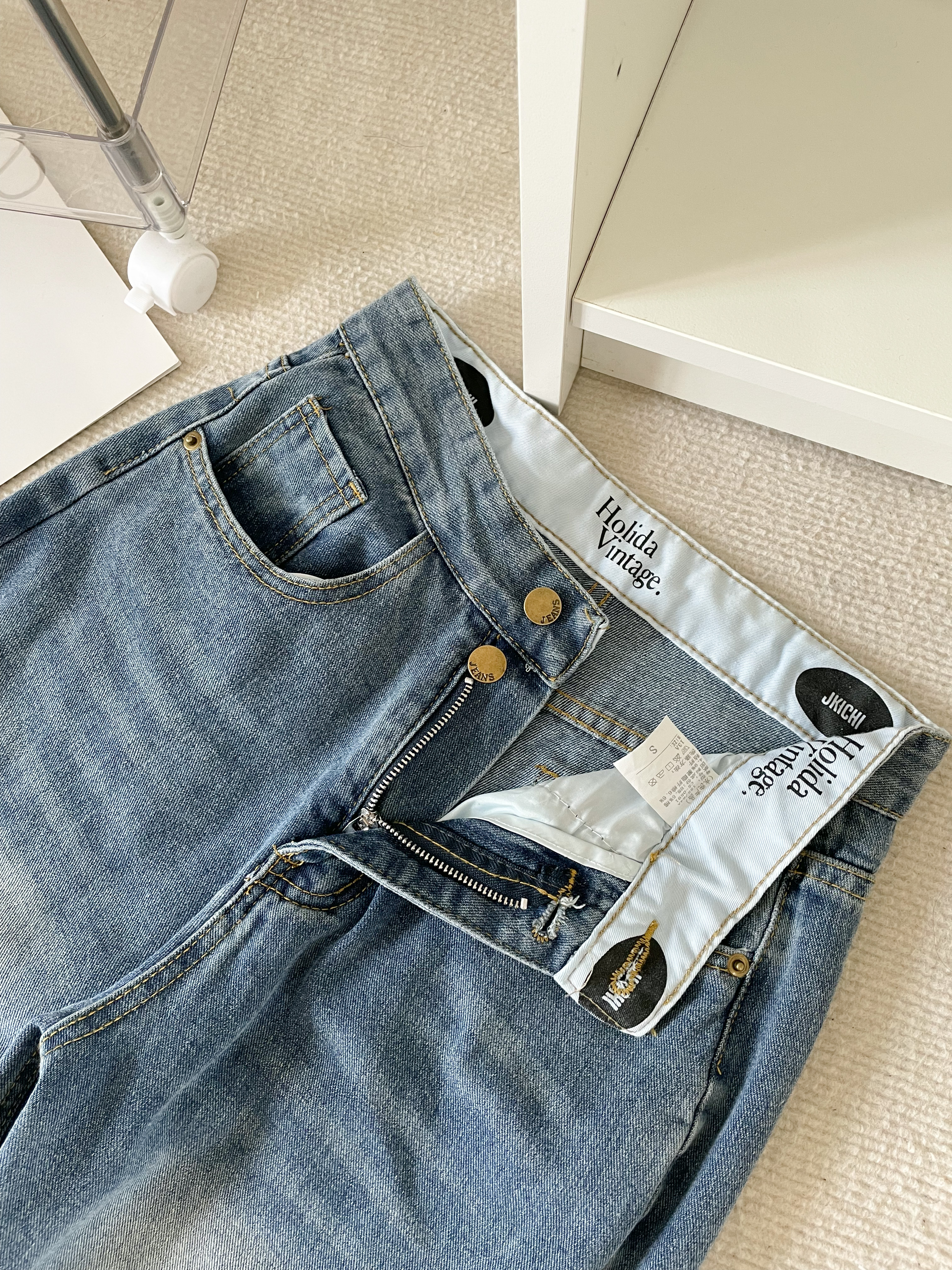 3B4221B8-9848-4E75-AC78-F86EB7A6AF92