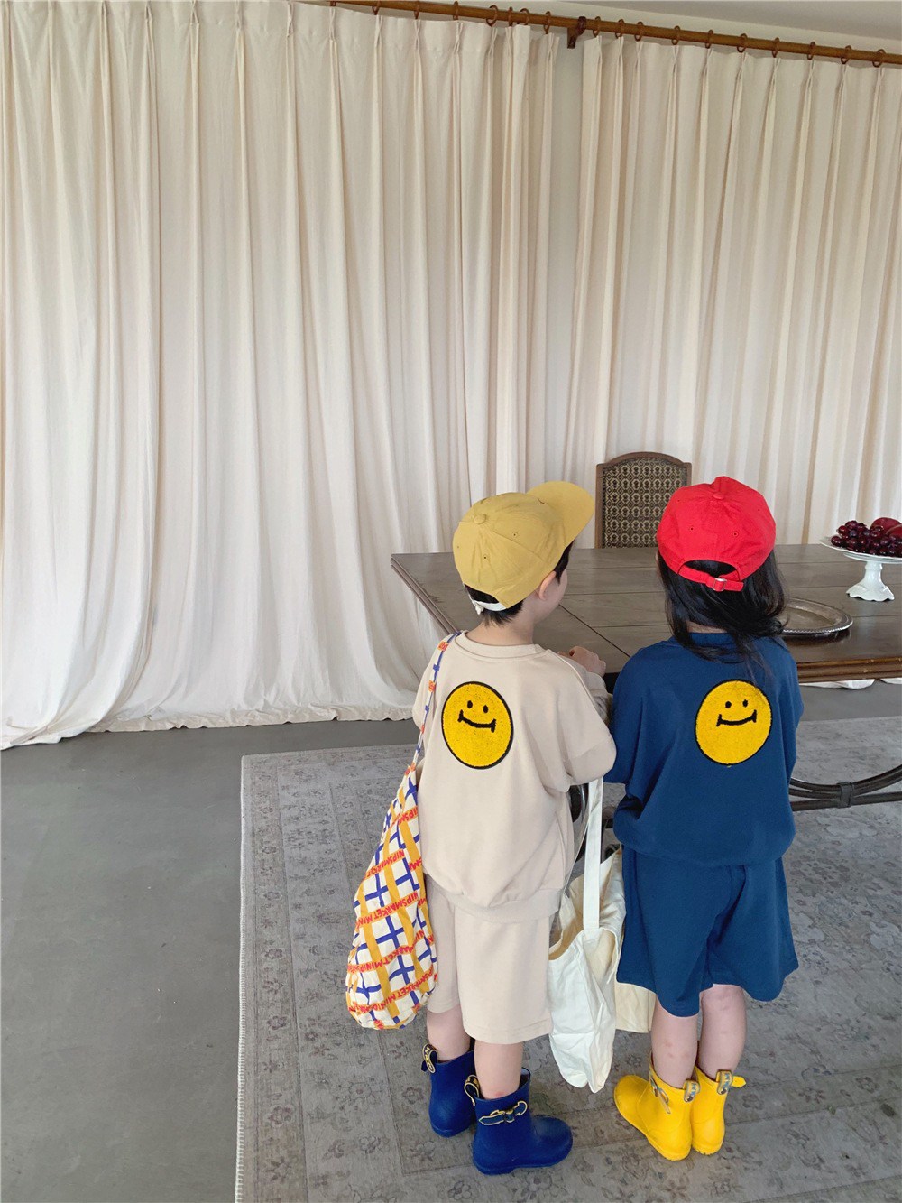 Haru A Life 童裝飾品服飾專賣店 - 秋季新品韓版男女童微笑🙂️長袖上衣+短褲套装