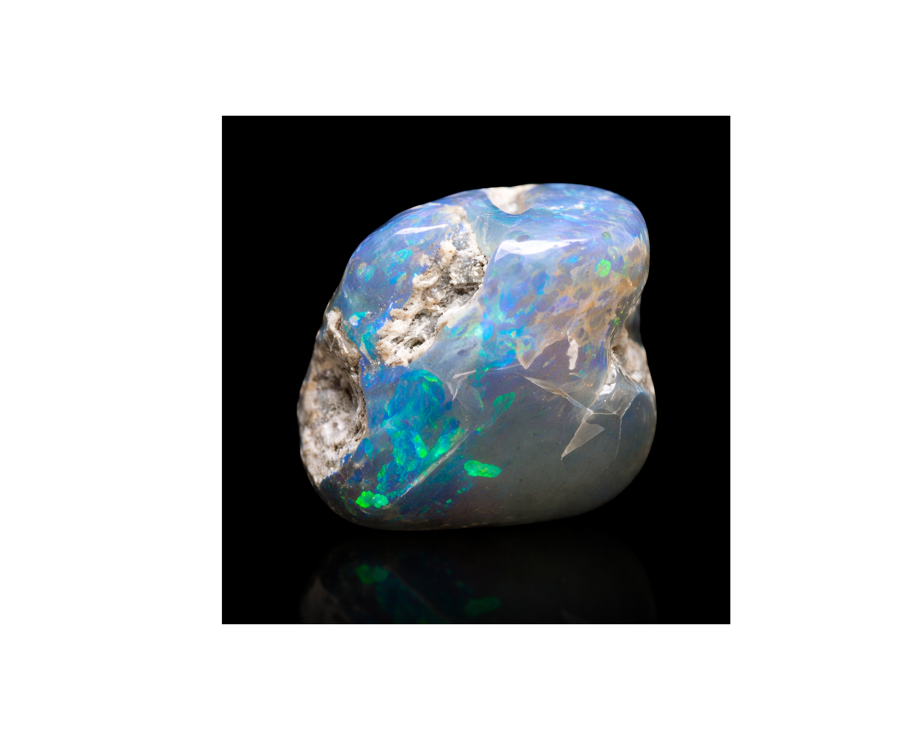 蛋白石｜夢境與光影交織的寶石