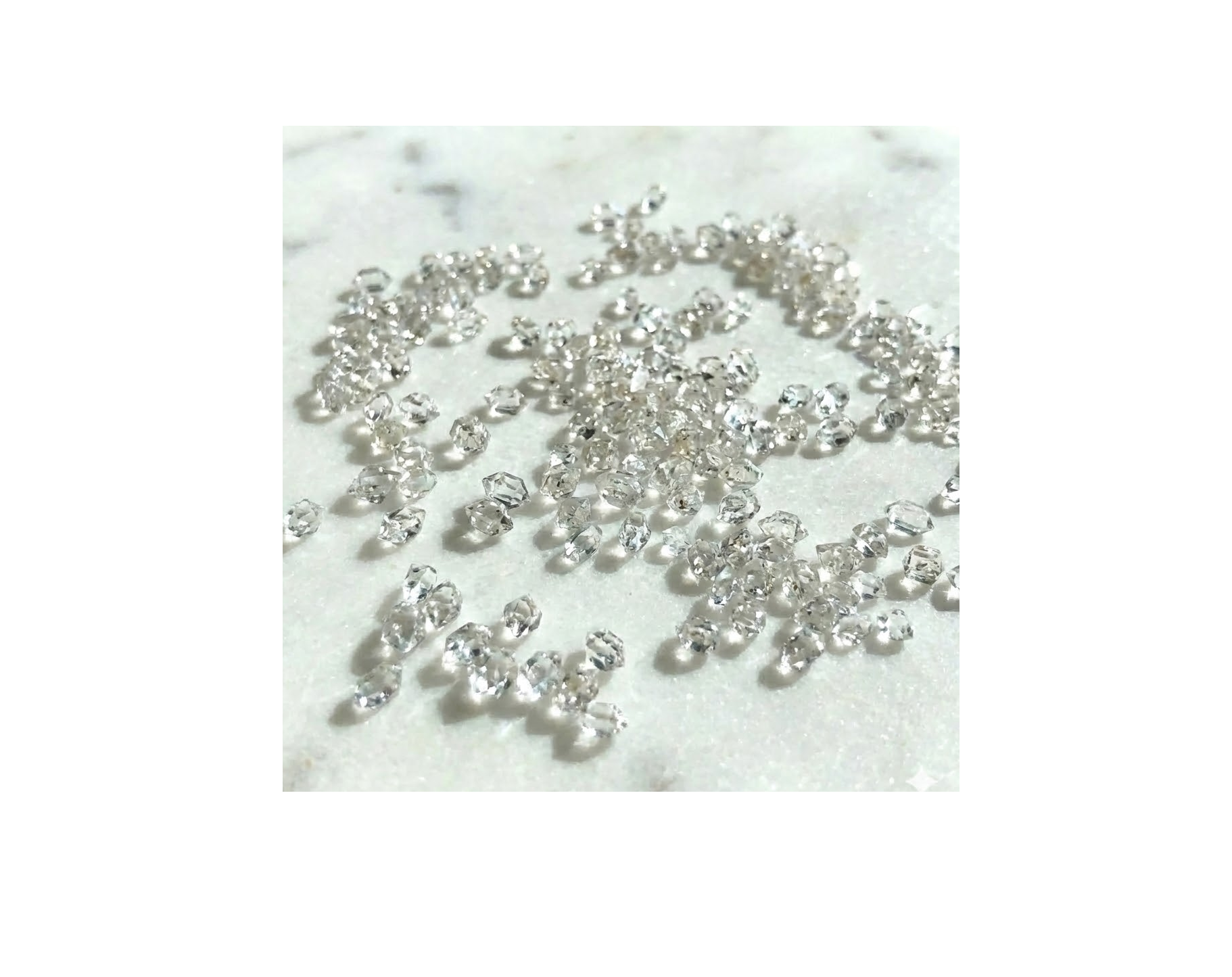 赫基蒙水晶 - 閃耀純淨光芒的能量之石