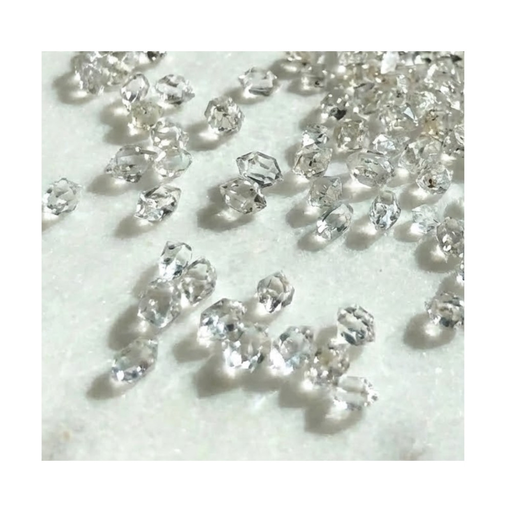 赫基蒙(閃靈鑽) -Herkimer Diamond 功效解析：閃耀純淨光芒的高頻能量之石