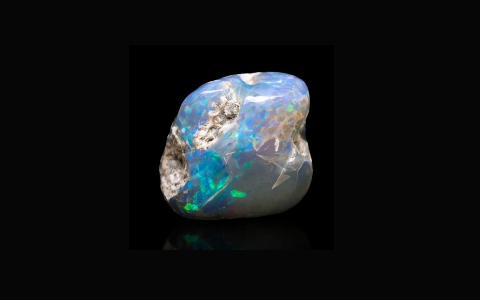 蛋白石(Opal) 功效解析｜夢境與光影交織的寶石