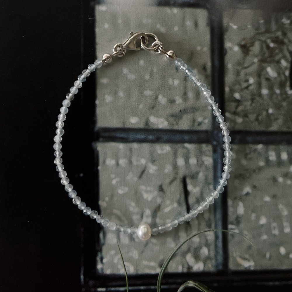 Matilda & Co. 清珠寶, 天然鑽切海藍寶與淡水珍珠細925純銀手鍊，展現清透水藍色澤.