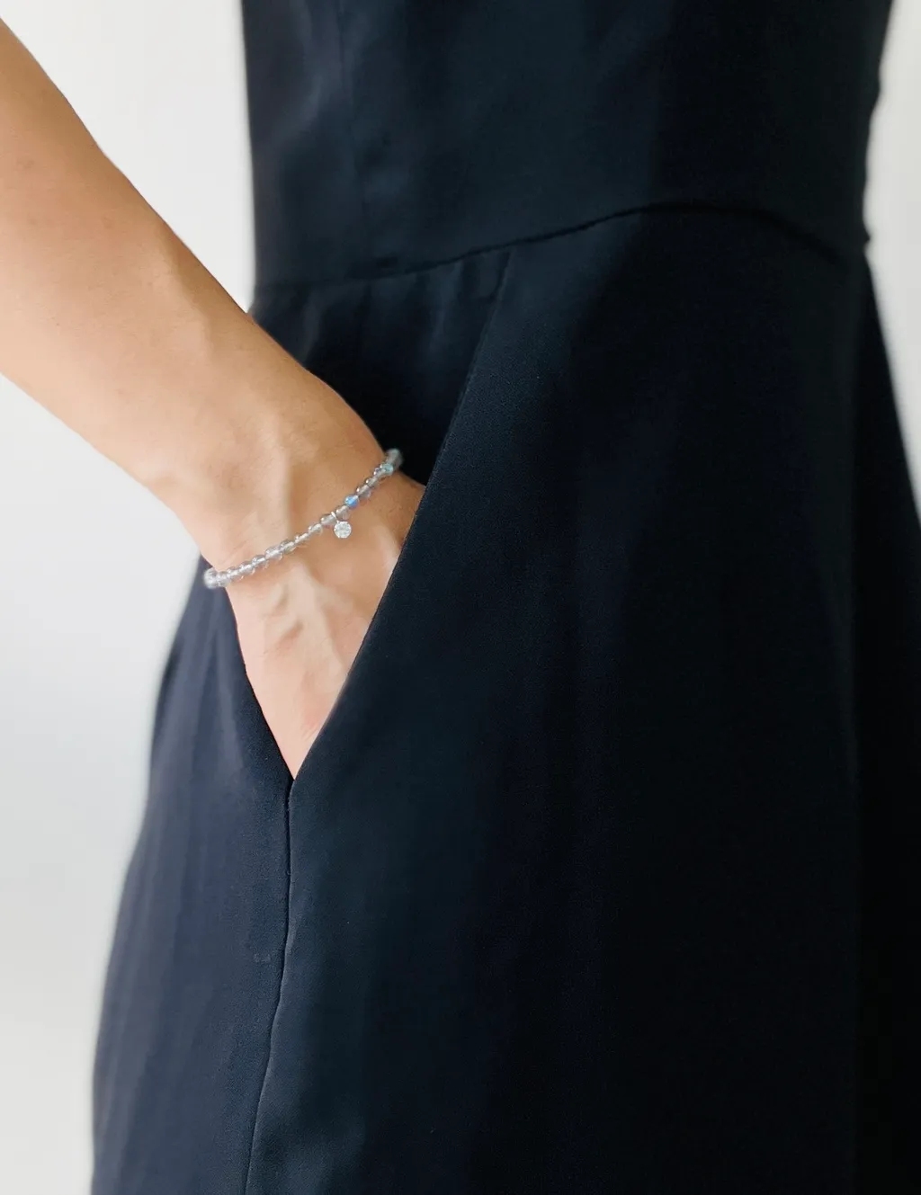 Gaia拉長石鋯石手鍊, 配戴展示圖