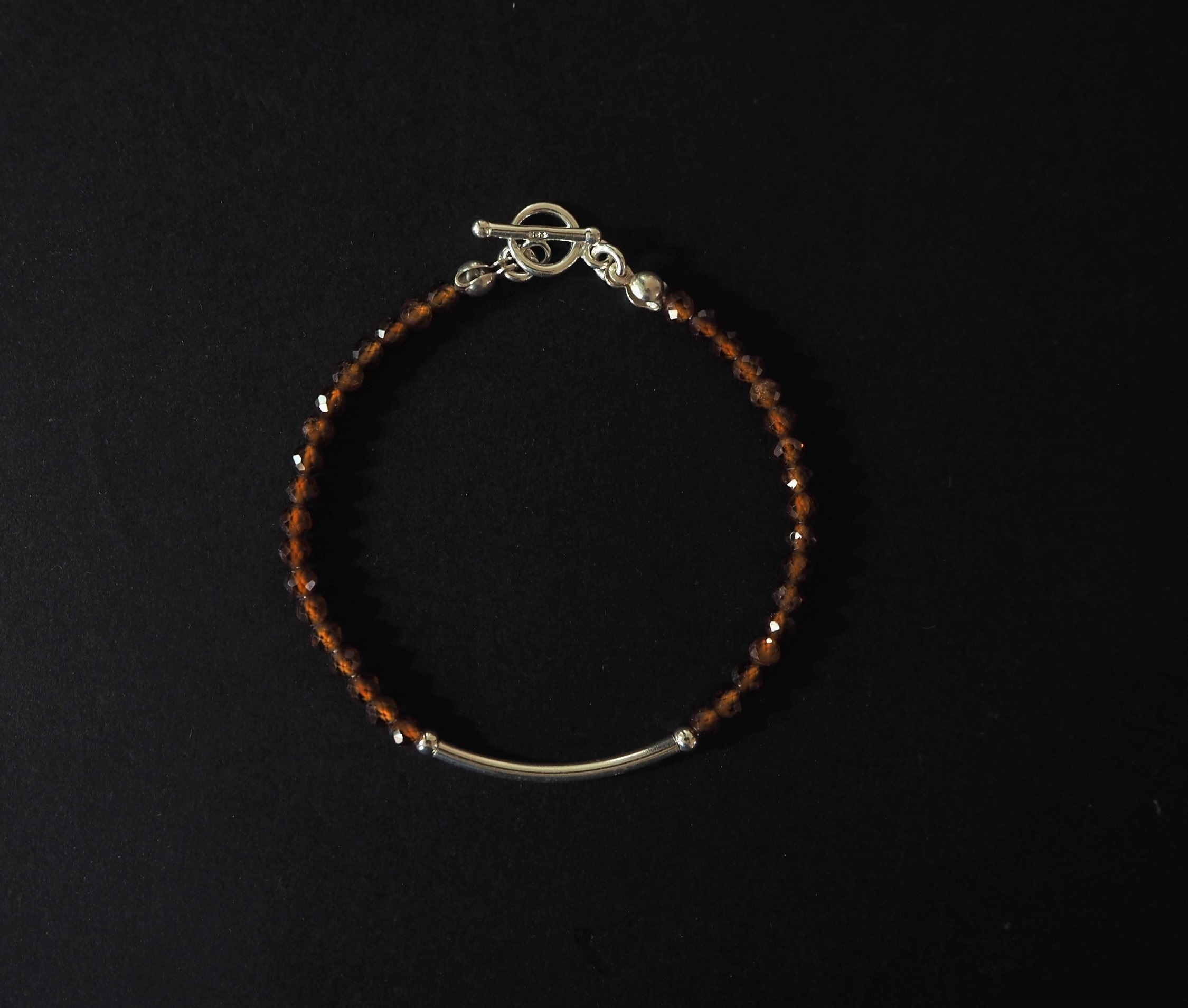 scarlett 紅色石榴石手鍊, 近拍特寫圖