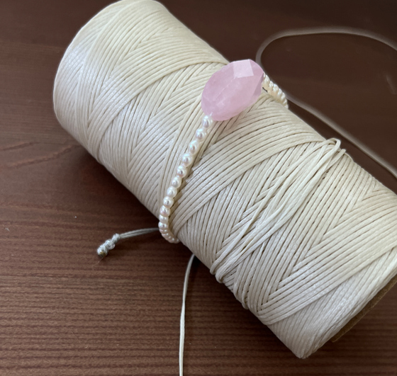 sophie摩根石珍珠手鍊, 正面近拍圖