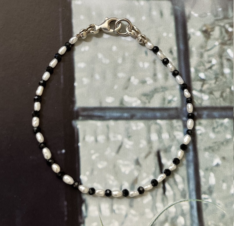 vera黑色尖晶石手鍊閃耀著讓人無法忽視的魅力