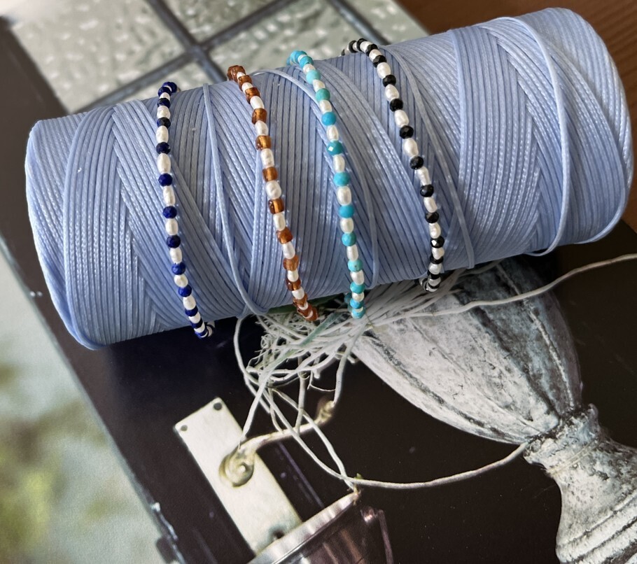 amelie紅色石榴石珍珠手鍊, 與多款手鍊近拍展示圖