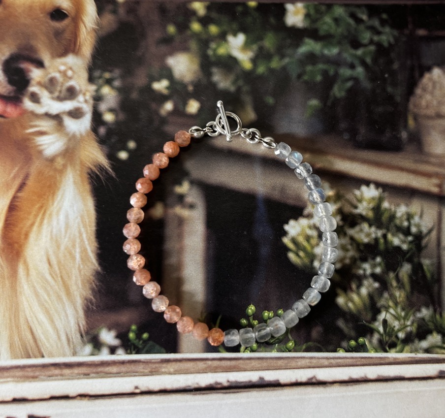 marisol拉長石太陽石手鍊，散發神秘藍光與充滿活力的太陽光芒.