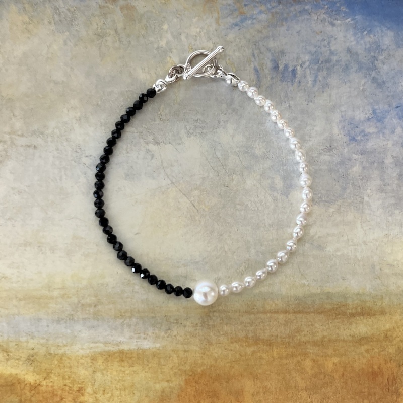 elise黑色尖晶石珍珠手鍊, 風格優雅