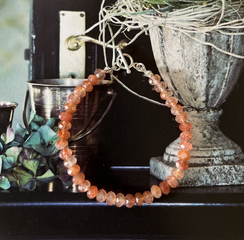 Alba太陽石手鍊，展現如太陽般的能量與橙色光芒