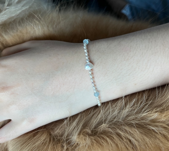 clemence海藍寶珍珠手鍊，配戴展示圖