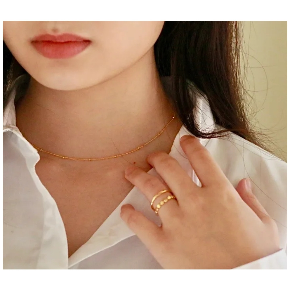 細緻金色圓珠項鍊實戴，法式優雅鎖骨鍊穿搭，女用純銀項鍊設計