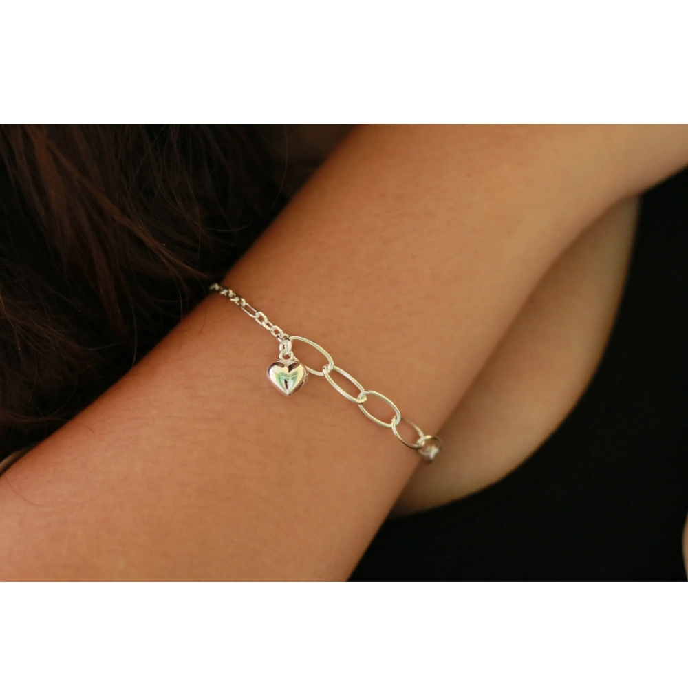 Matilda & Co. 925純銀雙鍊愛心手鍊，不對稱鍊條設計與立體愛心吊墜實戴效果