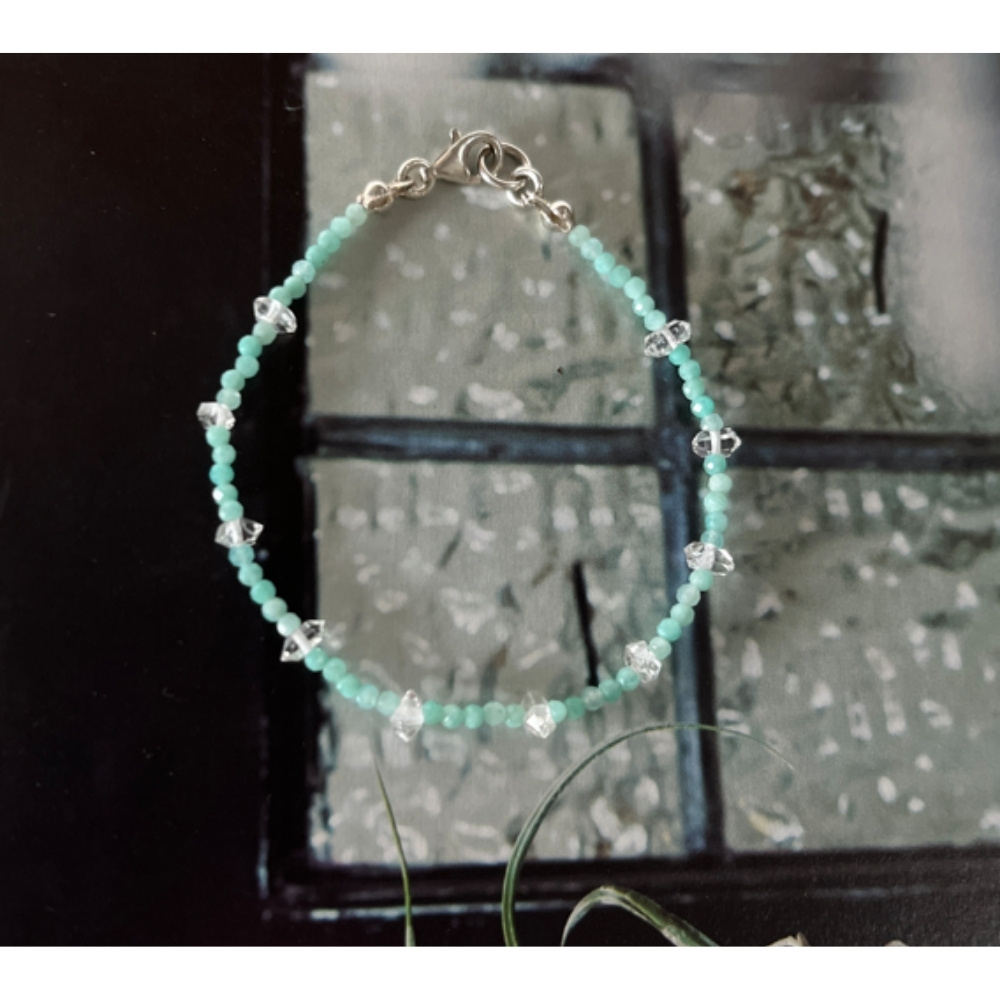 Matilda & Co. 薄荷綠天河石與赫基蒙鑽石 925 純銀手鍊，細緻天然石飾品設計。