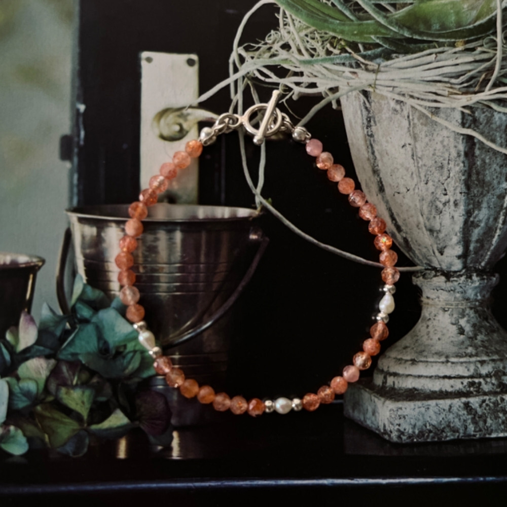 Matilda & Co. 鑽切太陽石與天然淡水珍珠925純銀手鍊