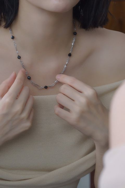 單黑方糖項鍊_上身