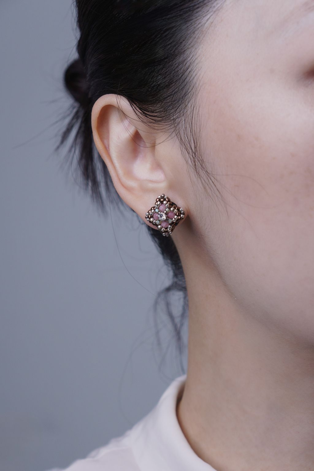 小拜占庭耳環_粉_上身1