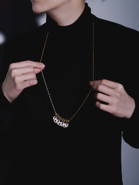 細長鏈舞伶項鏈上身3_1