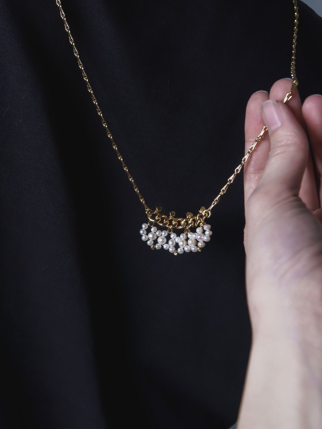 細長鏈舞伶項鏈上身1