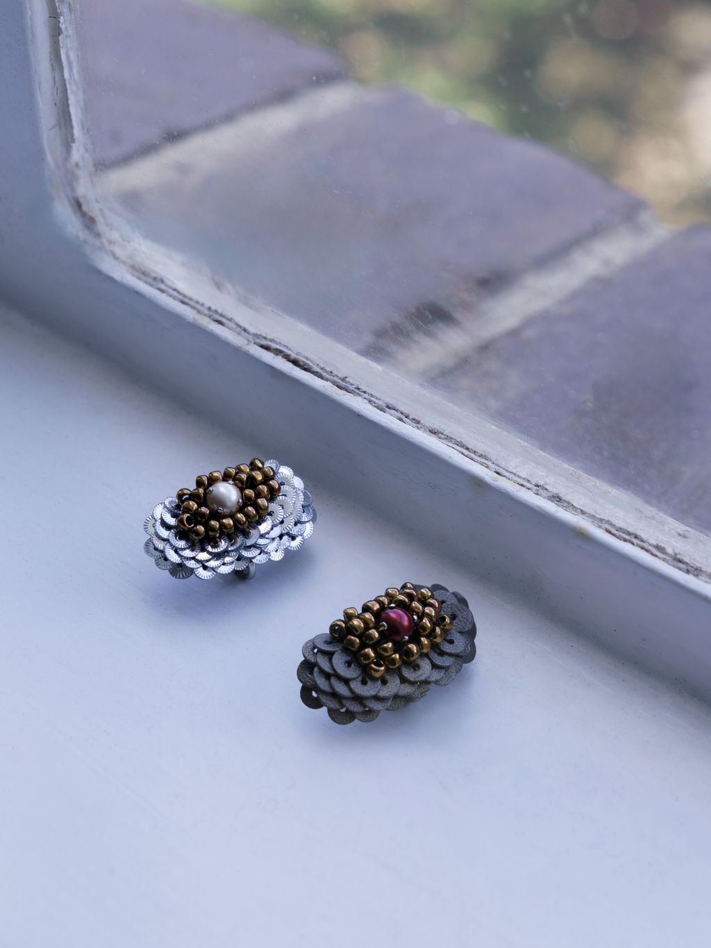 紅黑_白銀蒲公英耳環_組1