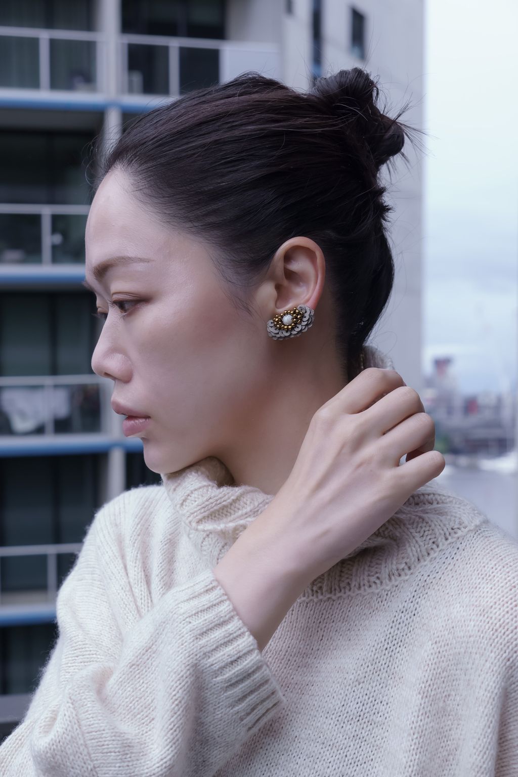 白紋石_黑白金蒲公英耳環_上4