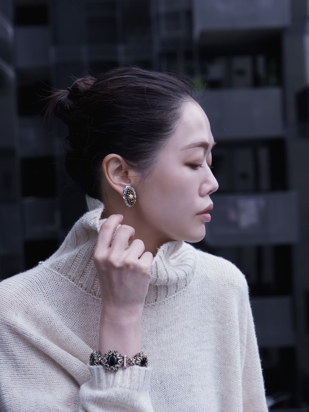 橢圓銀白蒲公英耳環_上3