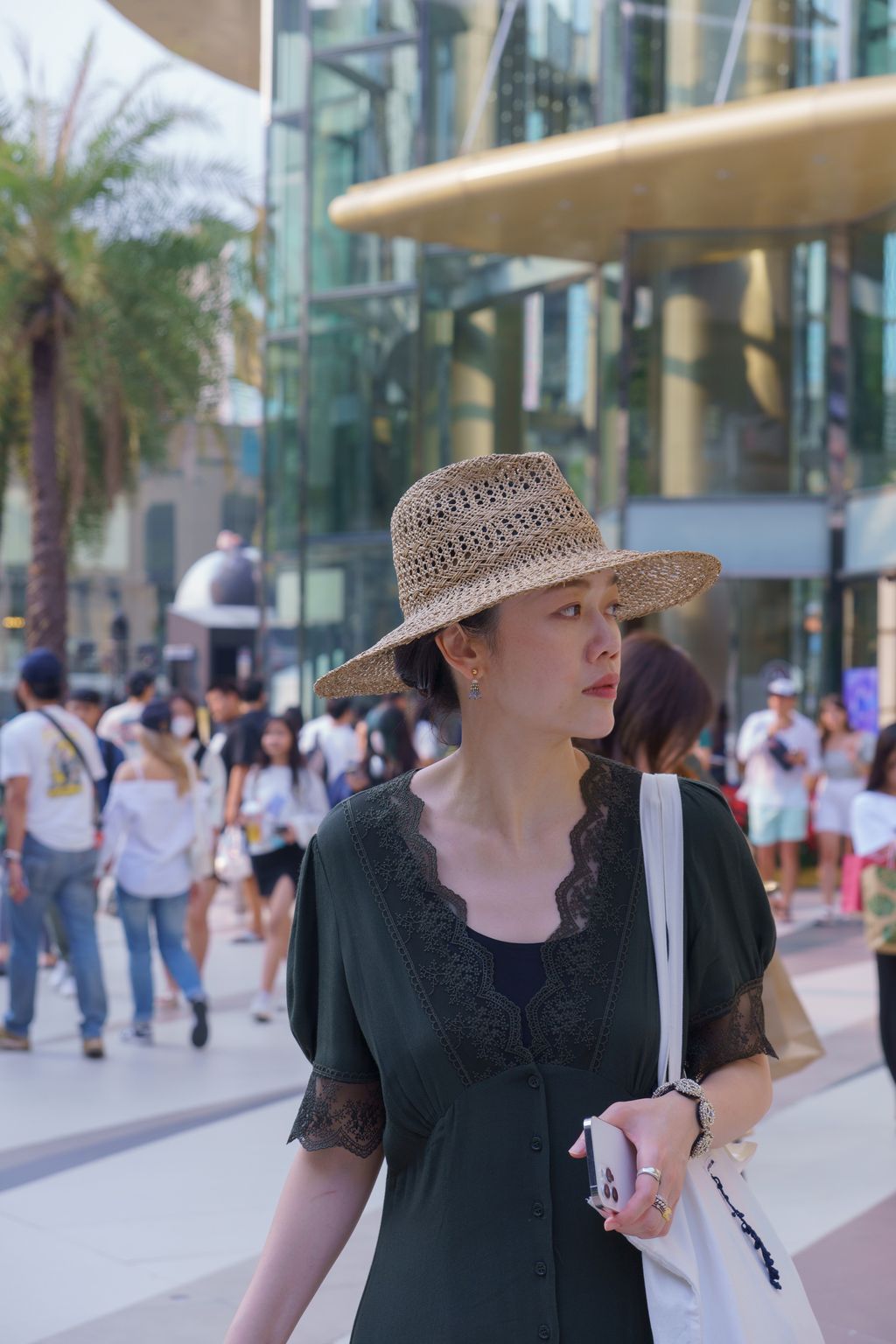 _momo_上身_莎草紙小流蘇耳環_灰5