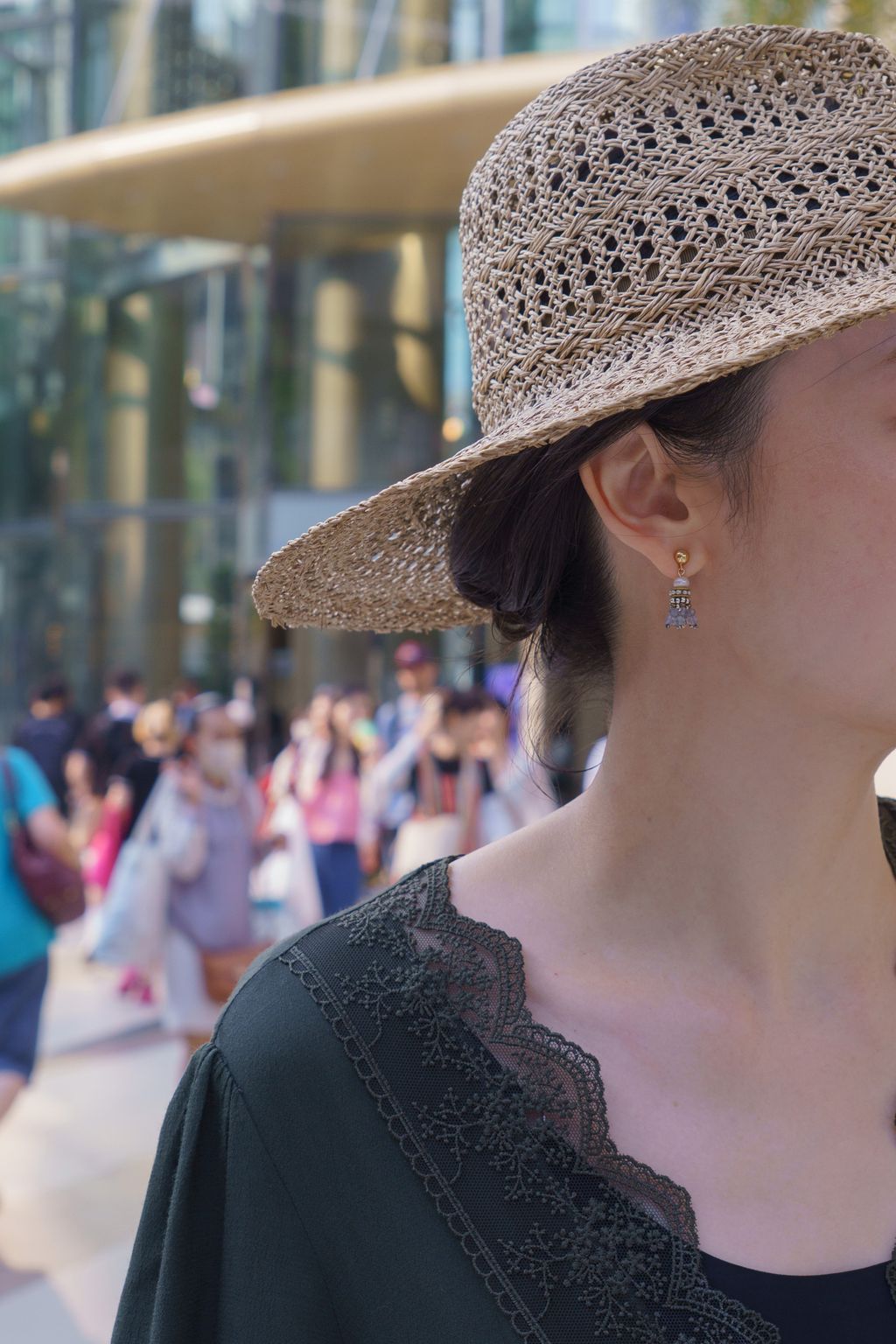 _momo_上身_莎草紙小流蘇耳環_灰8