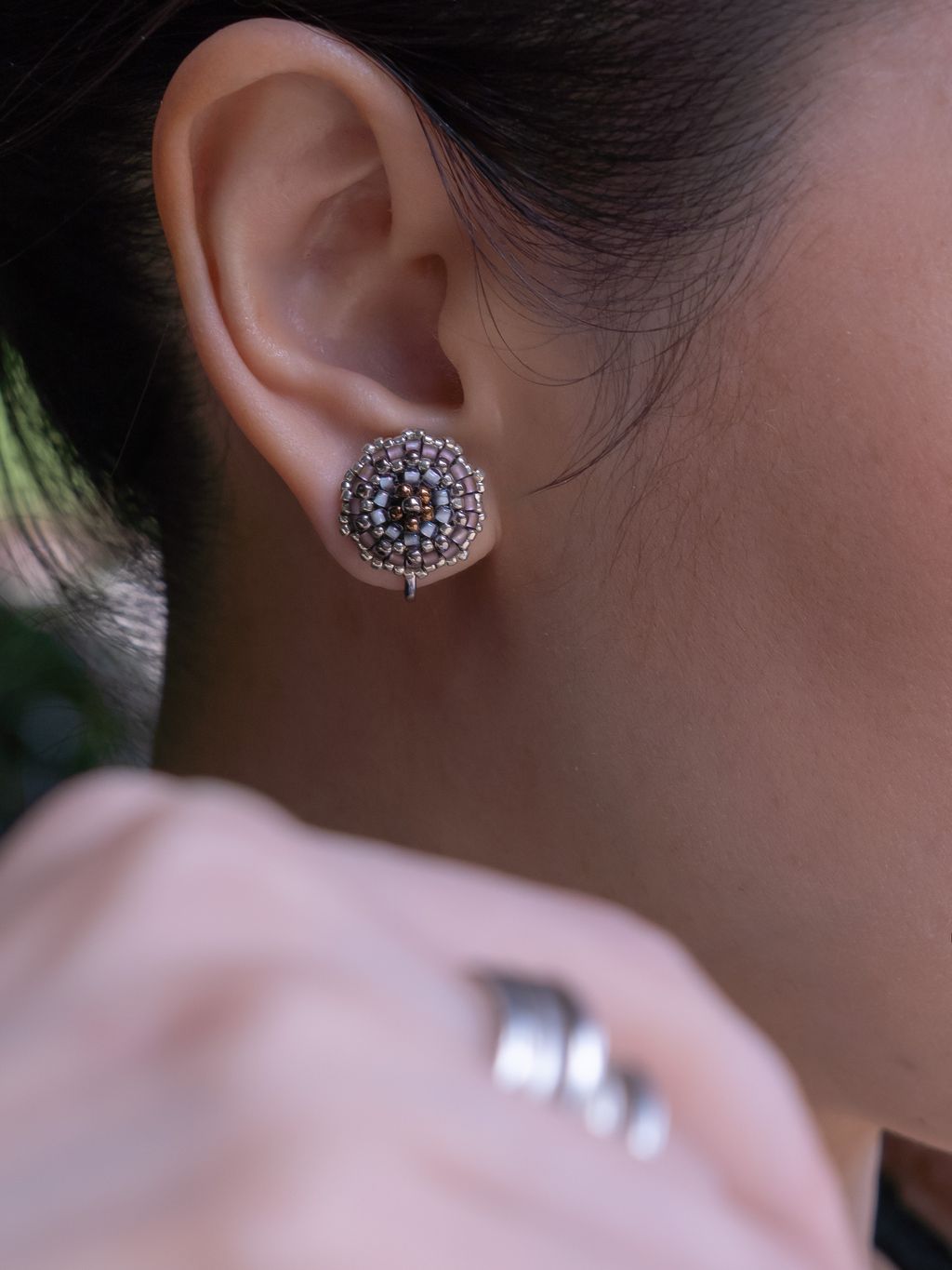 單粉色羅斯耳環_上3