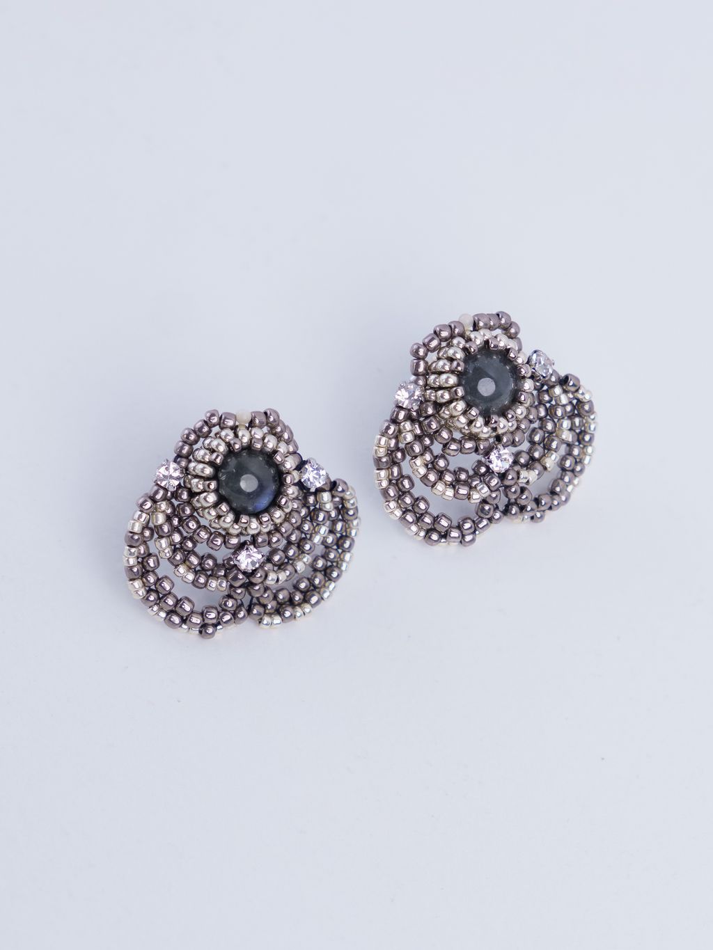 銀色月光石小瑪麗耳環1