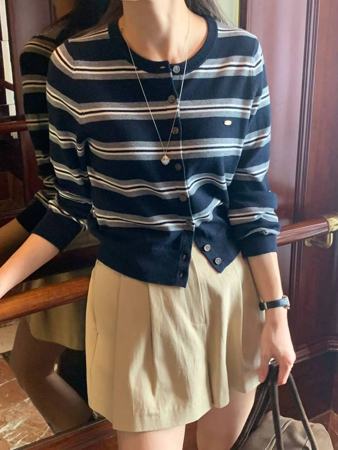 232afc9587213f2fad3c166e60a20fa7