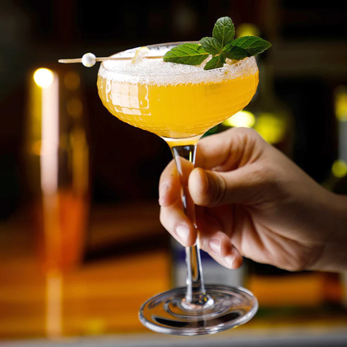 菱格紋寬口調酒杯_3