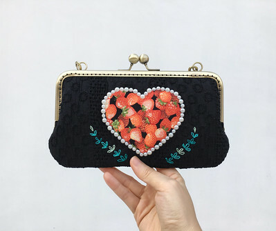 黑色愛心草莓刺繡長夾錢包 口金包 gamaguchi purse clasp clutch kisslock bag 風后妃設計