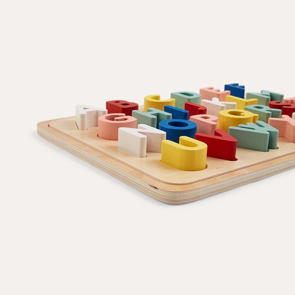 petit-collage-multi-language-alphabet-wooden-tray-puzzle-multi-900x900_03