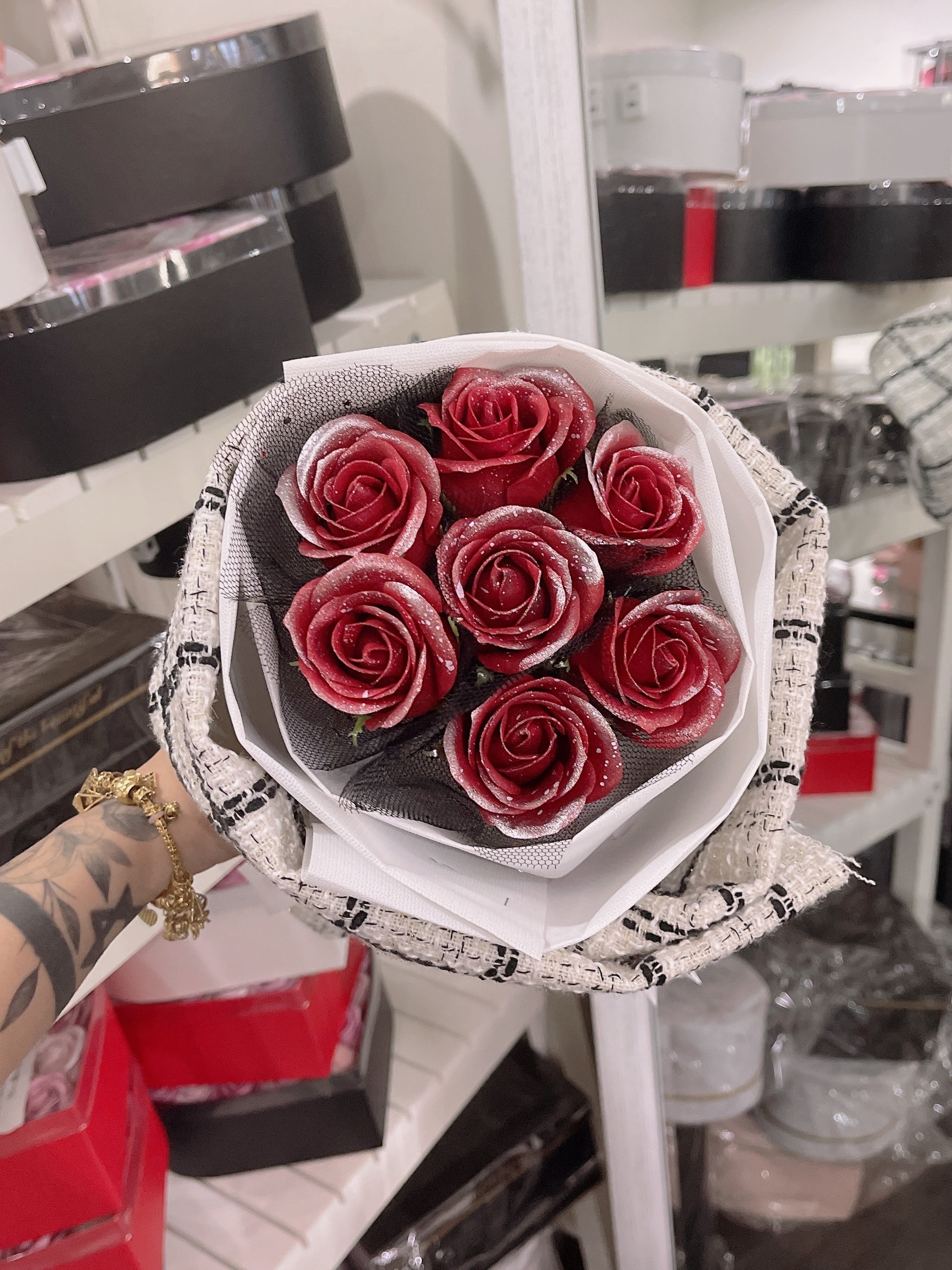 香皂花」小香风玫瑰红色系7 Stalk Soap Flower (Red) – Q FLORIST STUDIO