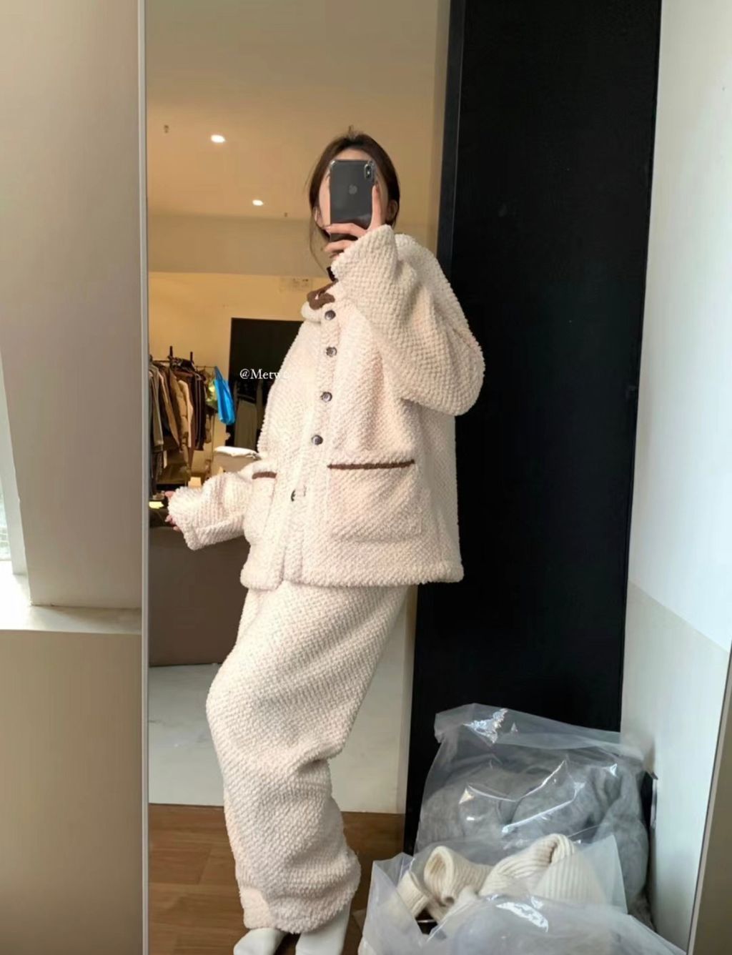 6B008B84-83CA-41BC-A305-79EDC4011402