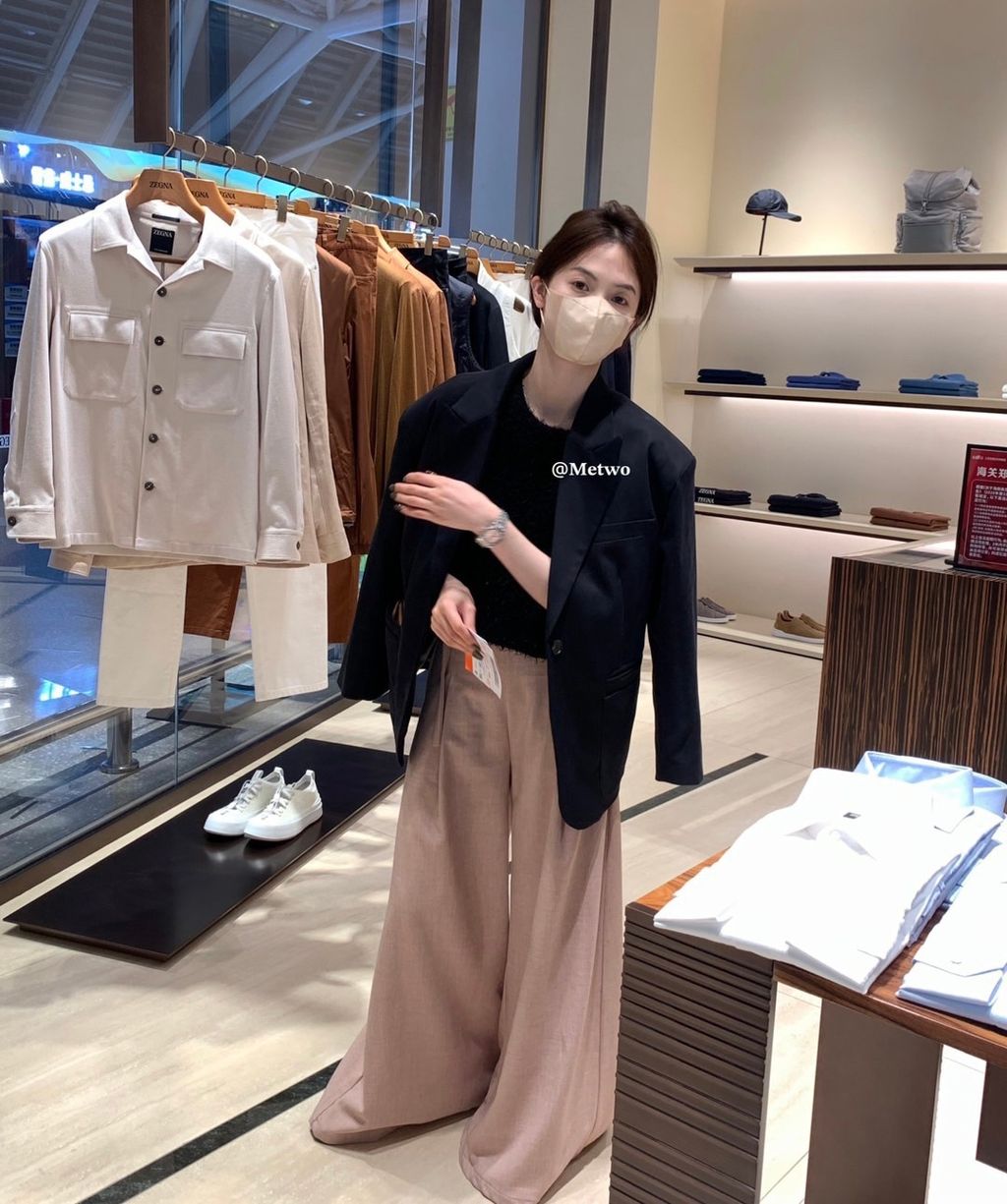 63BBDF93-CC27-448D-9381-97172DE1C65B