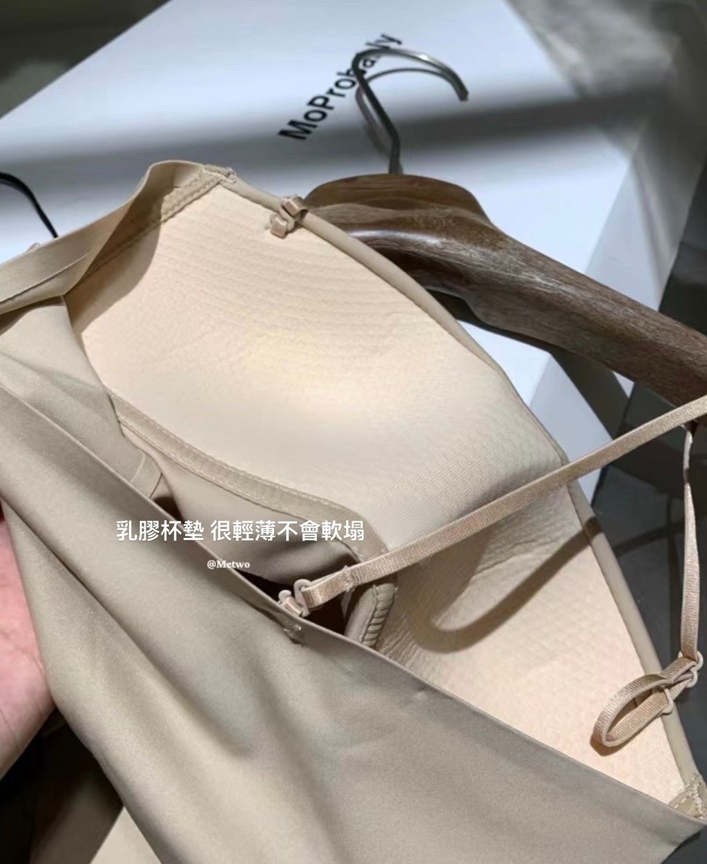 00AFC598-62B6-411D-B87A-1D30CD6213AD