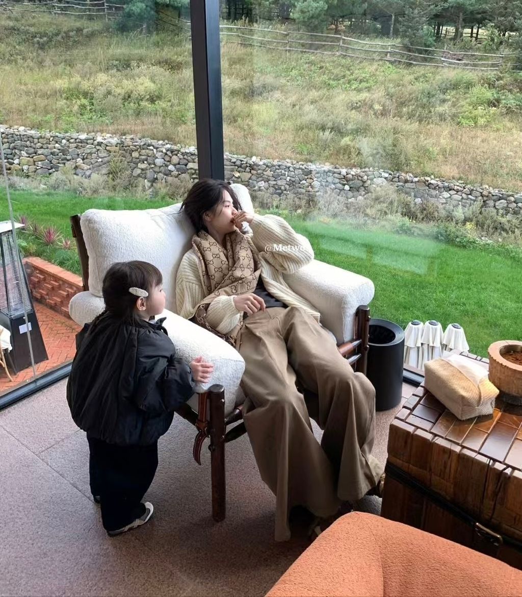 CF323D7D-D38B-403E-AE6B-376AFE4B7262