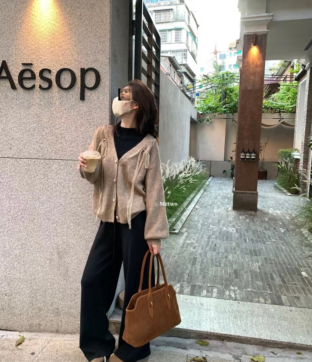 12B8B4A8-4D66-4120-A5F2-A6ACA15220BF