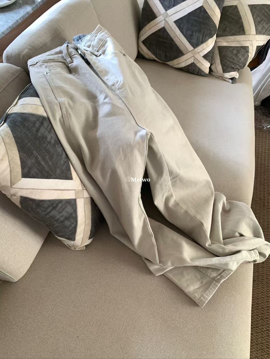 42028E3A-6FD6-47F0-8B8E-4BCEAD652A93