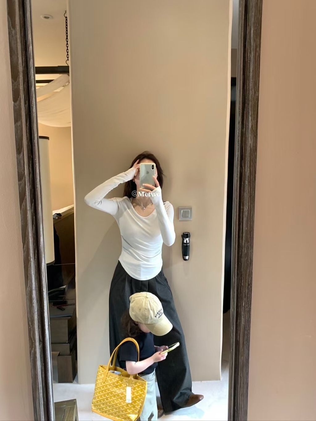 E9A7C700-51D9-47B2-8F95-2C4DB1496D1C