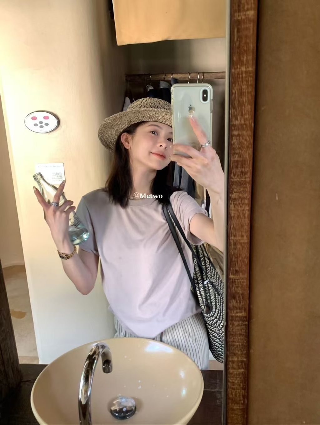 E5955BF4-1EFF-48FC-8502-BB39FB9E1761