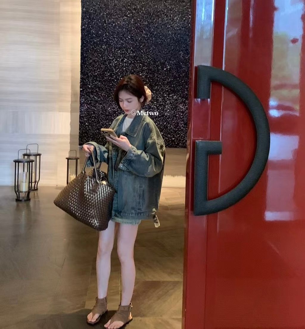 022DAF30-F270-4680-8792-BD9F6D27826A